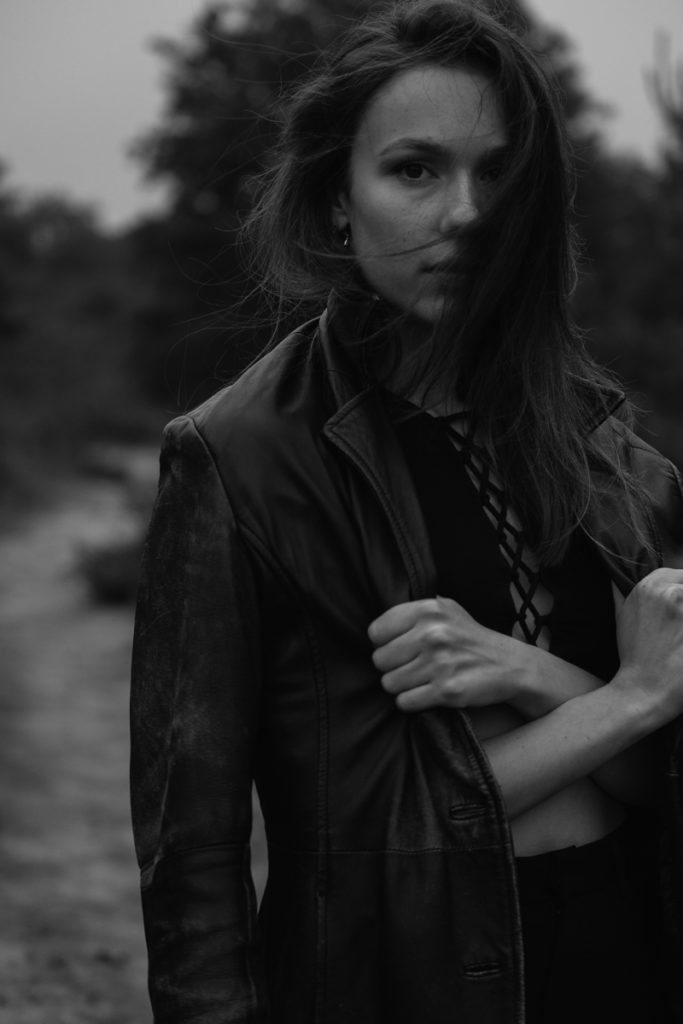 Kim Oehler schwarzweißbild Porträtfotografie Sascha Etzbach Fotografie Pulheim Fotograf Köln