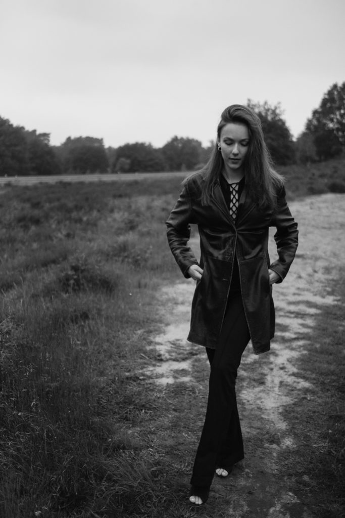 Kim Oehler schwarzweißbild Porträtfotografie Sascha Etzbach Fotografie Pulheim Fotograf Köln