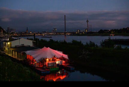 Hausboot am Rhein